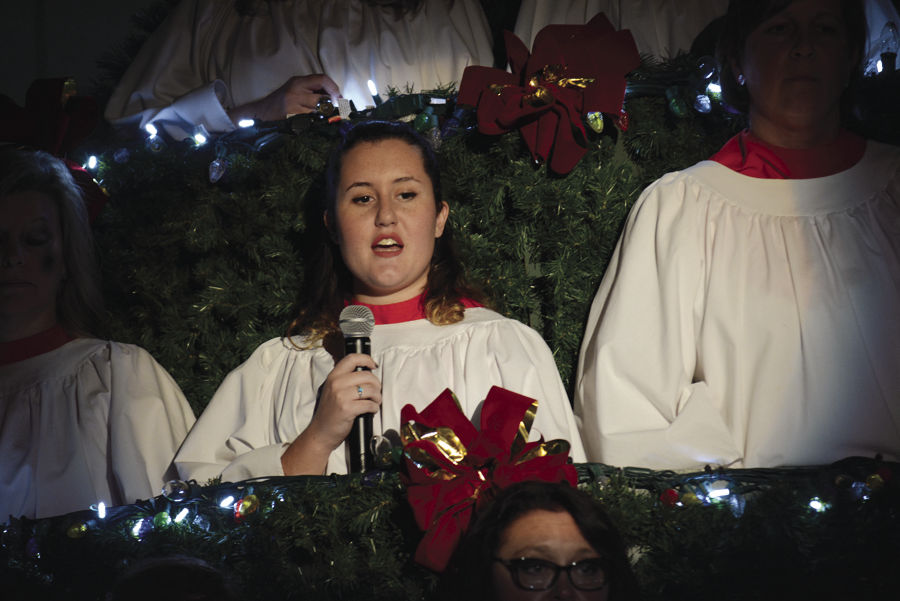 J-OBC-Singing Christmas Tree_4246.jpg